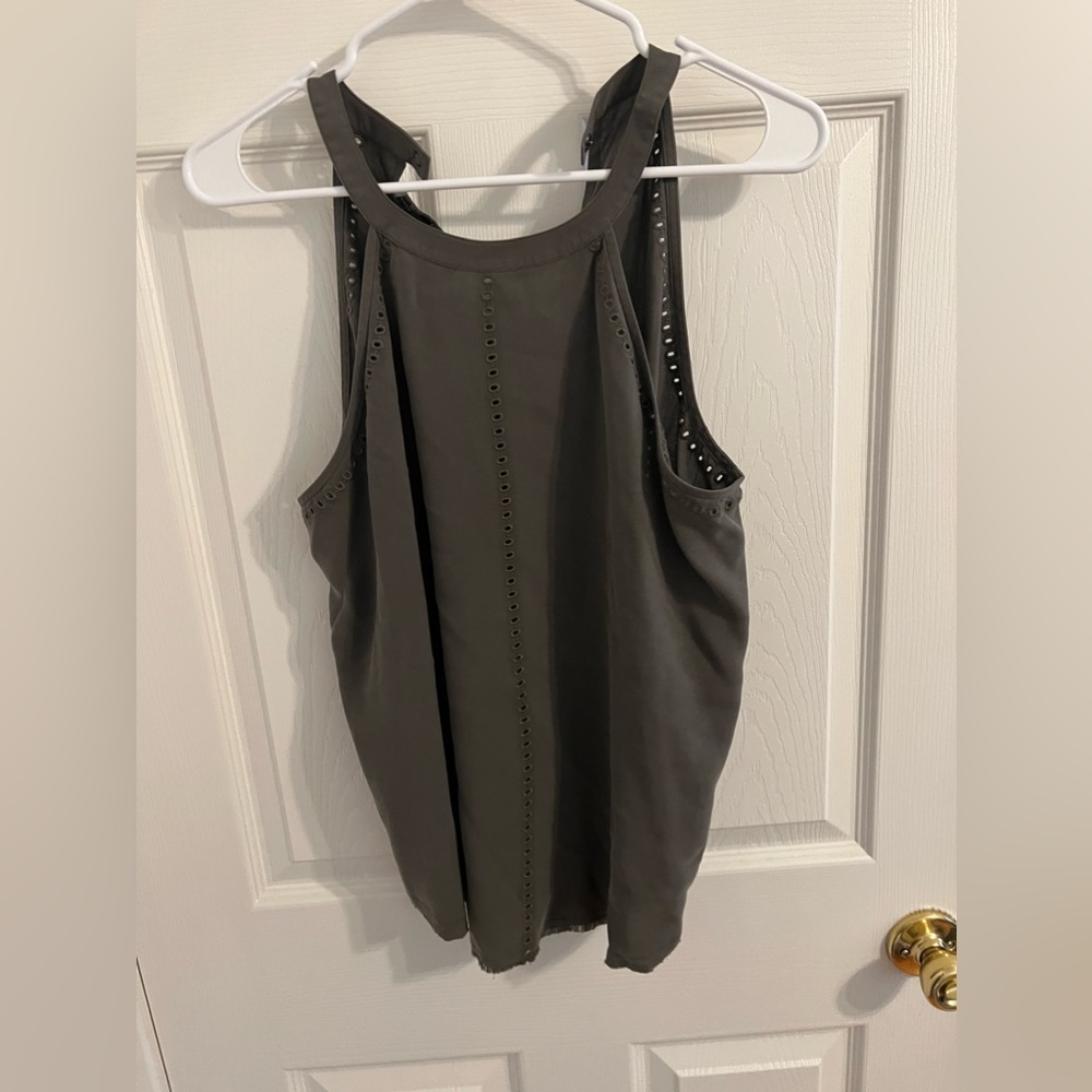 Go By Go Silk sleeveless shirt size Medium. Excellent condition like new